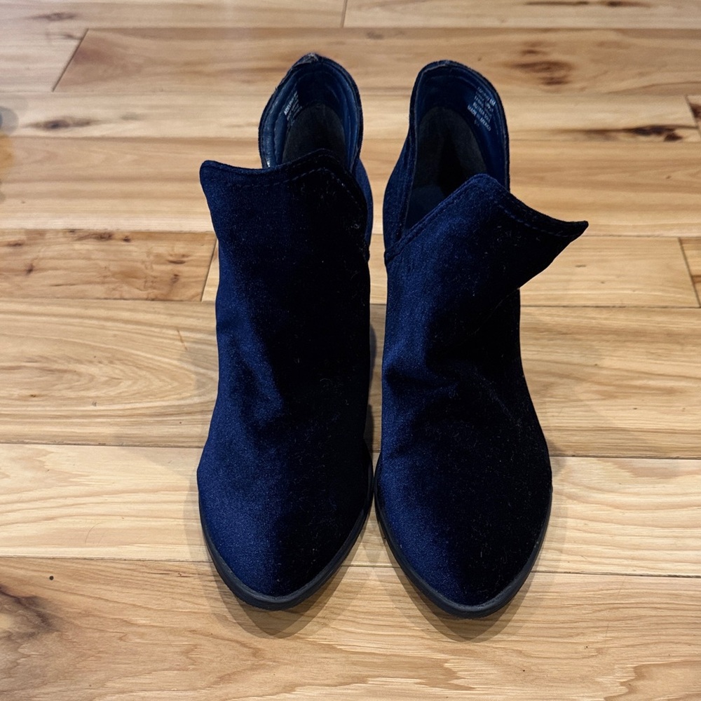 Steve Madden Elegant Navy Velvet Ankle Boots size 8